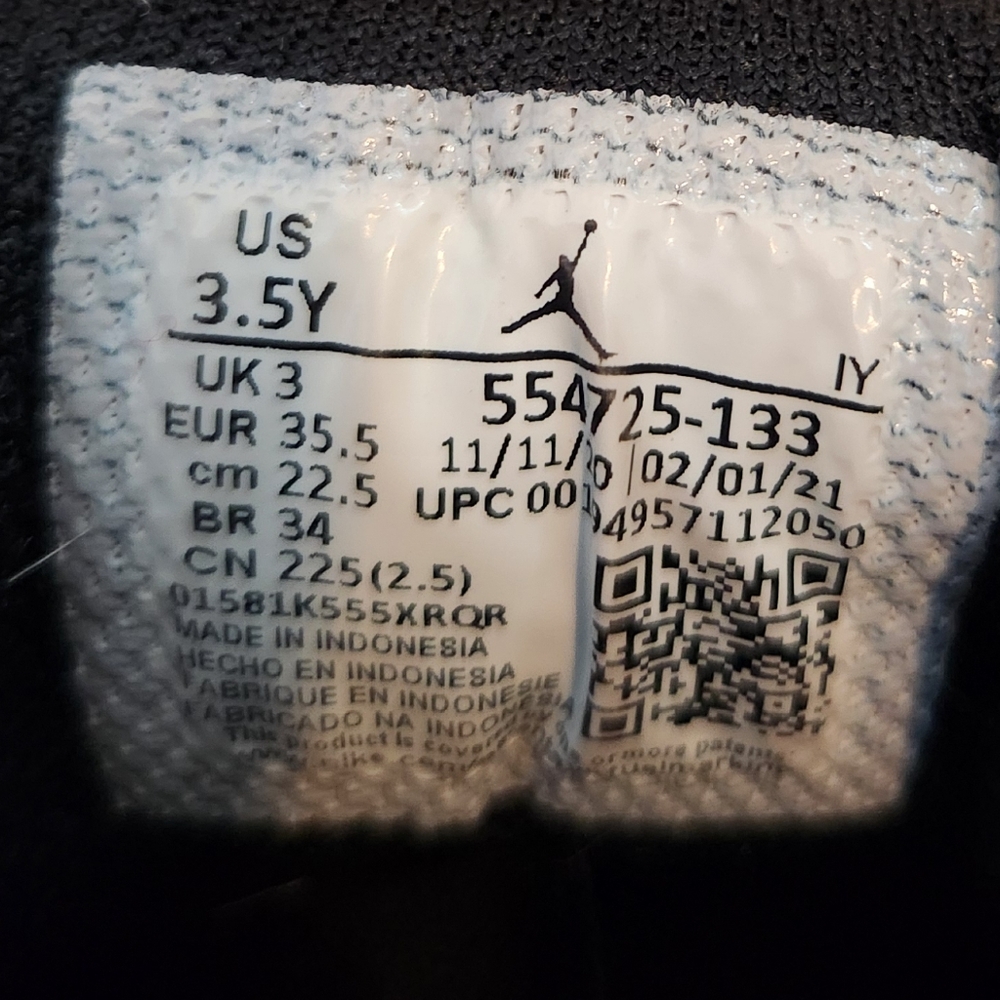 Nike Air Jordon size 3.5 y ( womans 6)